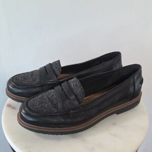 Clarks Women's Black Leather and Gray Textile Penny Loafers Size 7.5W